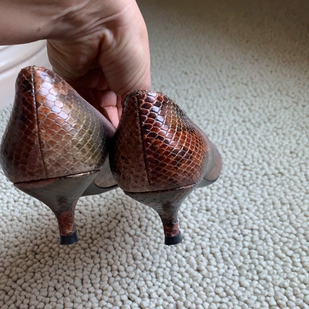 Stuart Weitzman Pearl Python Kitten Hill Size 8 - image 5